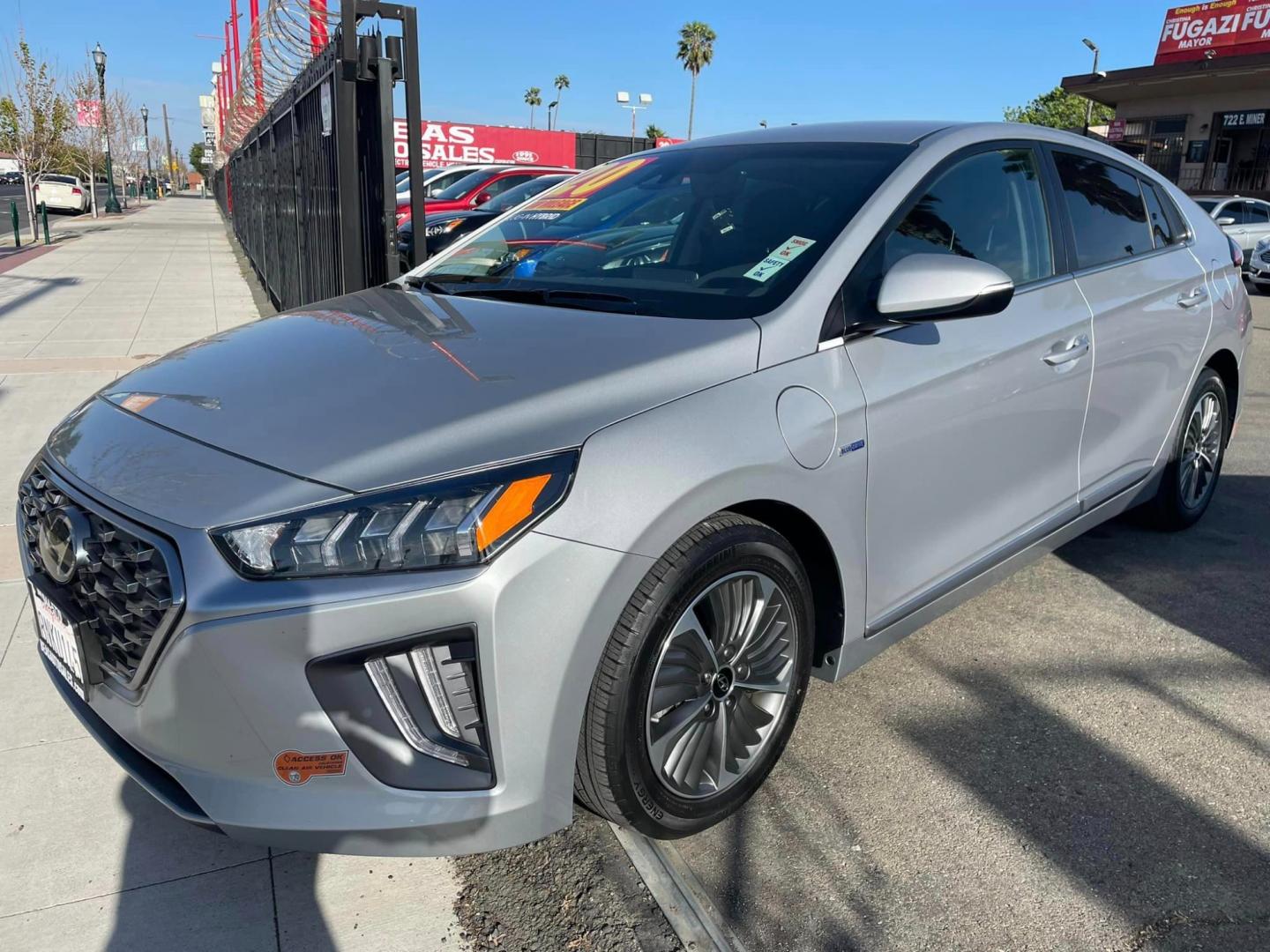 2020 SILVER /GRAY Hyundai Ioniq Plug-In Hybrid (KMHC75LD7LU) , located at 744 E Miner Ave, Stockton, CA, 95202, (209) 944-5770, 37.956863, -121.282082 - PLUS TAXES AND FEES - Photo#3